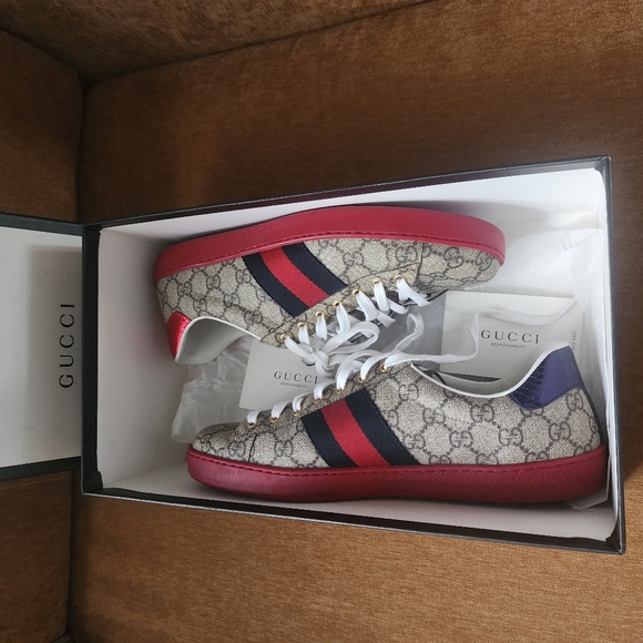Gucci Men's Red and Blue Sneakers - Picture 3 of 8